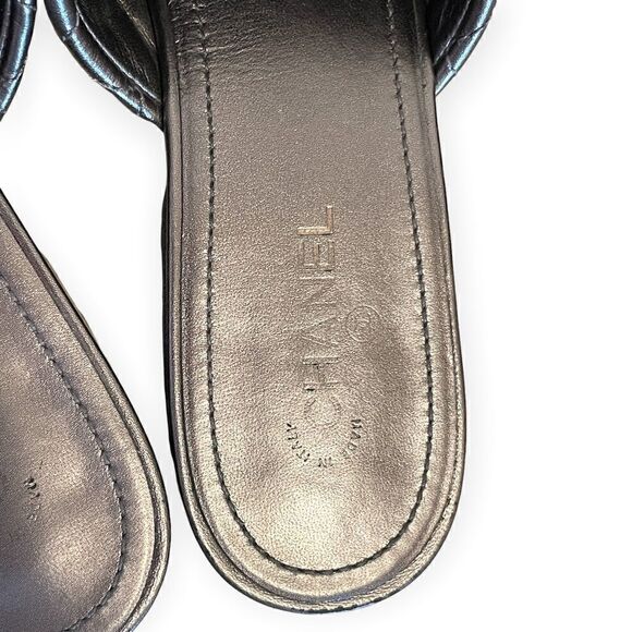 Chanel Iridescent Silver & Black Quilted Lambskin Mules |Size: IT38| - Picture 10 of 11